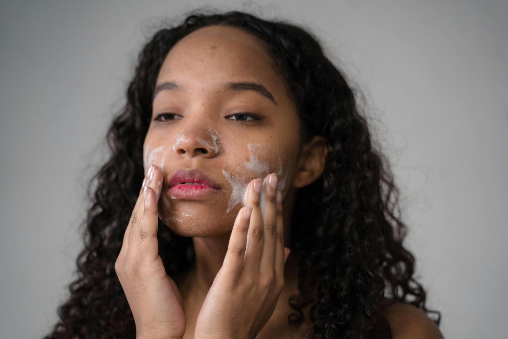 Huidverzorging voor tieners: Een gezonde routine opbouwen