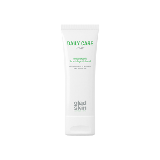 Voorkom een droog een trekkerig gevoel met deze neutrale moisturizer speciaal ontwikkeld voor de gevoelige huid